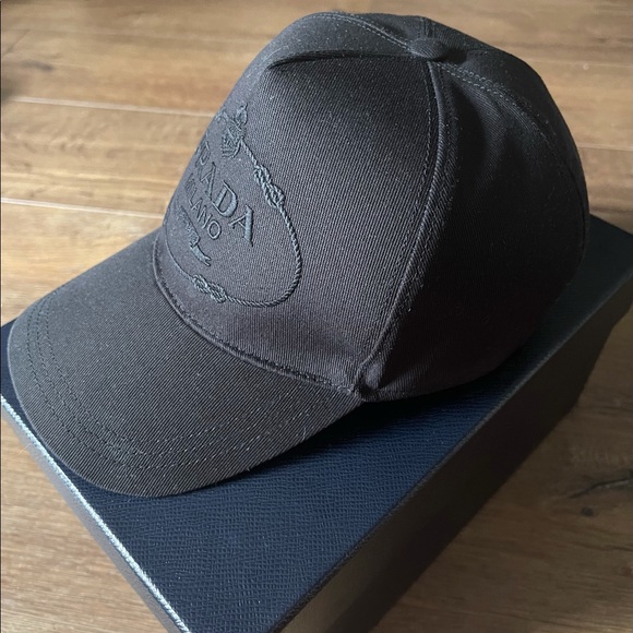 PRADA-AUTHENTIC (NWT) All Black Large Baseball Cap - Picture 6 of 16